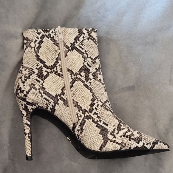 Boots - Picture 2 of 3